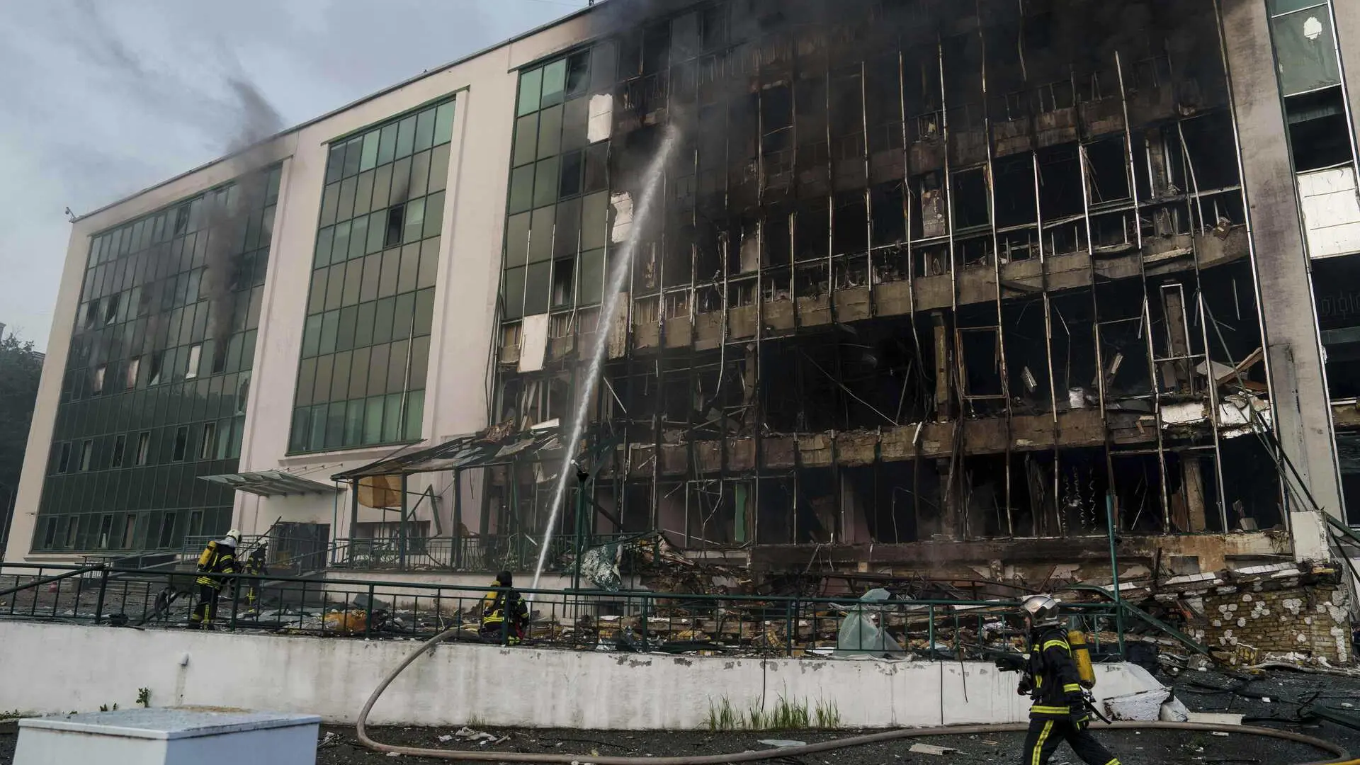 #Mundo:Al menos dos muertos y varios heridos en Odesa y Kiev en un nuevo ataque masivo ruso #FVDigital