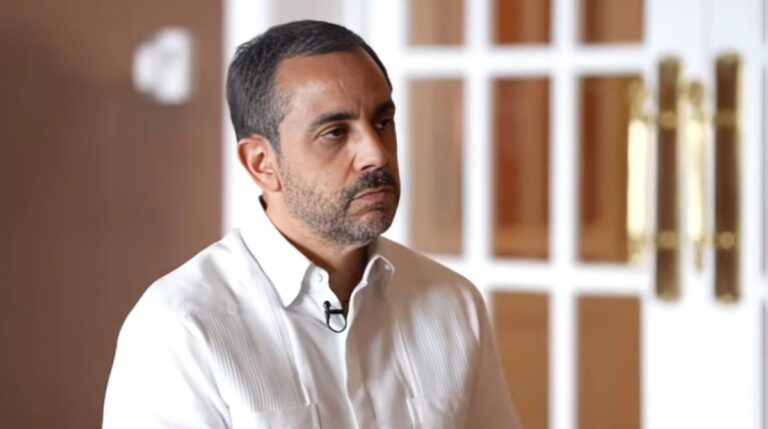 Familiares visitan a Antonio Espaillat tras casi 24 horas de detención #FVDigital #FelixVictorino