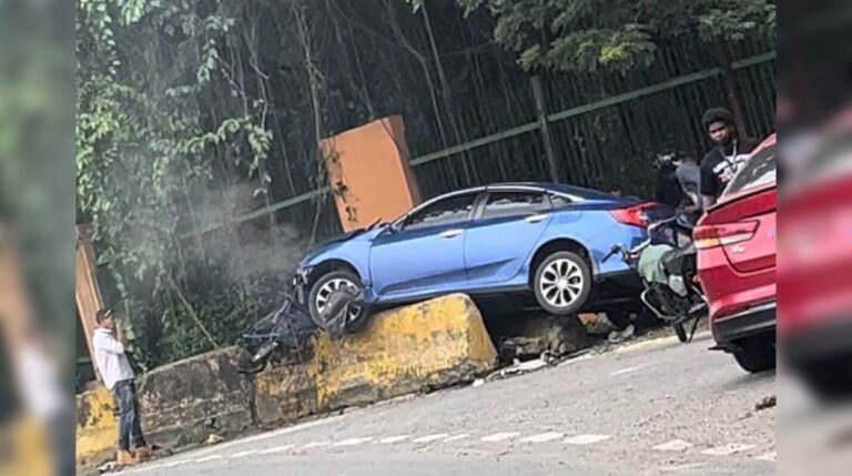 Incidente vial en Avenida Ecológica provoca bloqueo vehicular y deja un afectado #FVDigital #FelixVictorino