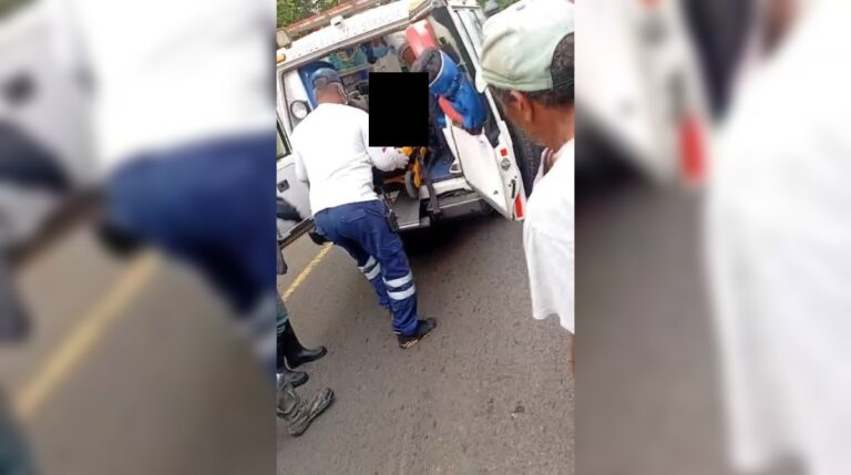 Camión cae a precipicio en carretera Sabana de la Mar-El Valle #FVDigital #FelixVictorino