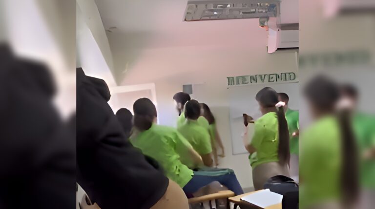 Sorpresa emotiva para maestra en su último día de clases #FVDigital #FelixVictorino