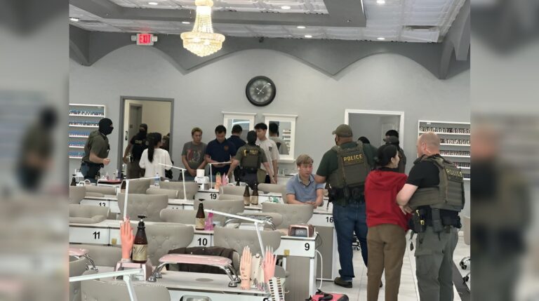 ICE realiza operativo en salón de uñas y detiene varias personas en Atlanta #FVDigital #FelixVictorino