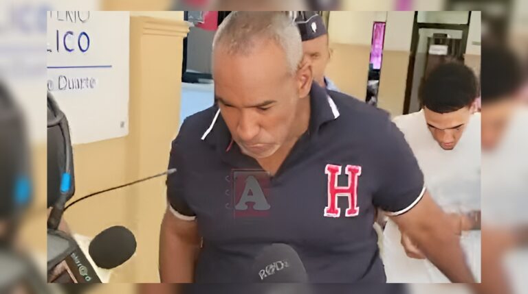 Detienen en aeropuerto a hombre buscado desde 2012 en Villa Riva #FVDigital #FelixVictorino