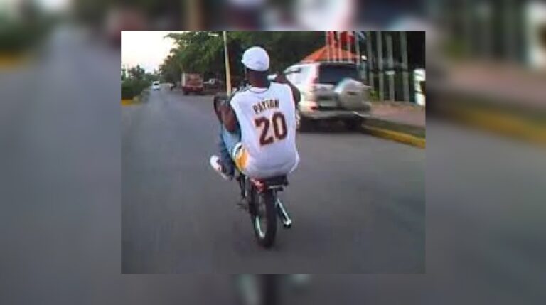 Jóvenes se exponen con maniobras riesgosas para redes sociales #FVDigital #FelixVictorino