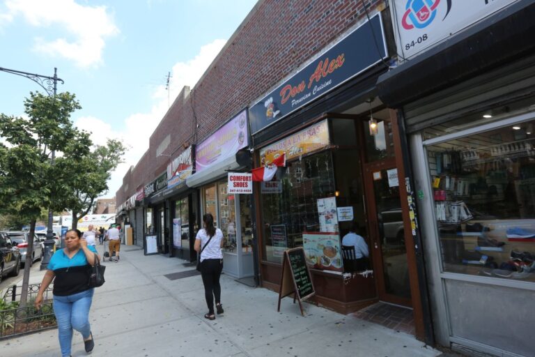 Mujer murió golpeada en la cabeza: esposo latino arrestado en Queens, Nueva York