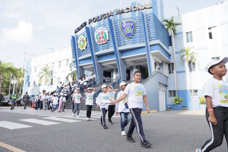 Policiales: alegría, formación y valores para hijos de policías – Inicio – Policía Nacional de la República Dominicana