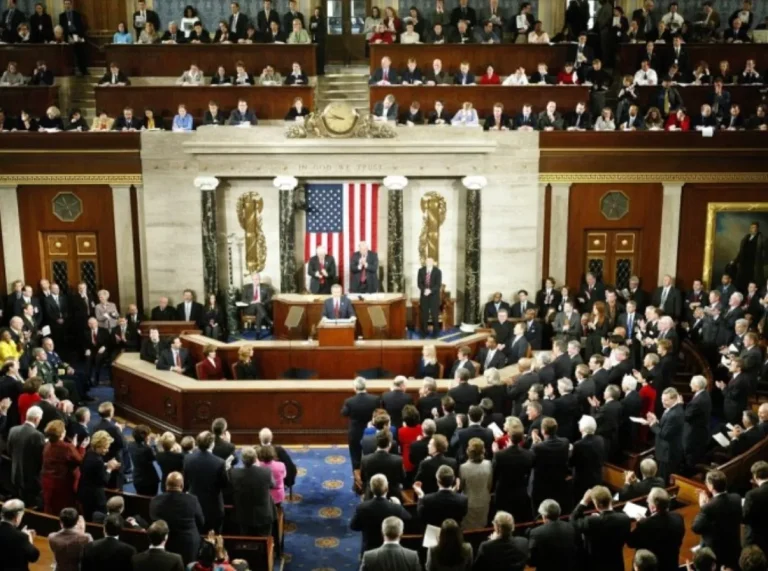 Senado de EE.UU. aprueba plan fiscal de Trump y lo envía para votación final