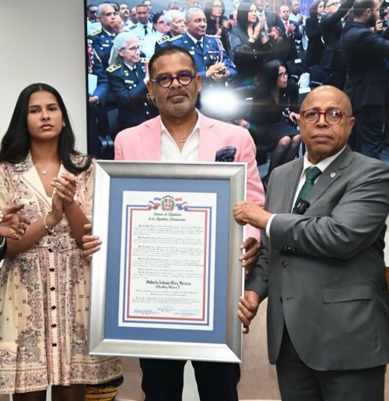 Realizan reconocimiento póstumo a Rubby Pérez