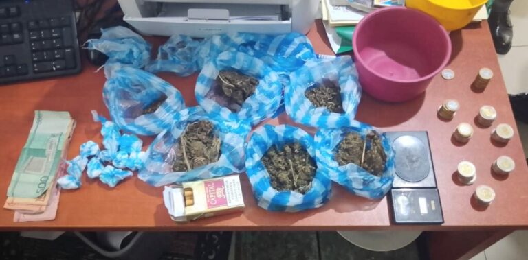 Policiales: Policía ocupa 242 gramos de presuntas drogas durante intervención en Neyba, provincia Bahoruco