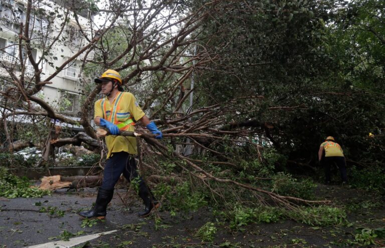 Tifón Danas tocó tierra en el municipio de Budai