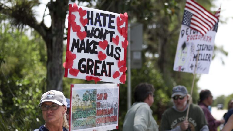 Sube a 111% los migrantes detenidos en Florida tras regreso de Trump, alerta HRW