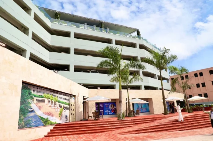 Abinader-inaugura-edificio-de-parqueo-en-la-Ciudad-Colonial.webp.webp