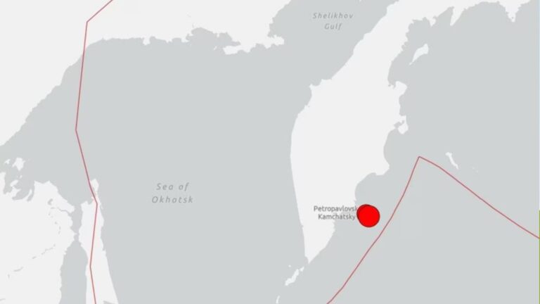 Emiten alerta de tsunami para el este de Rusia tras terremoto de magnitud preliminar 7,4