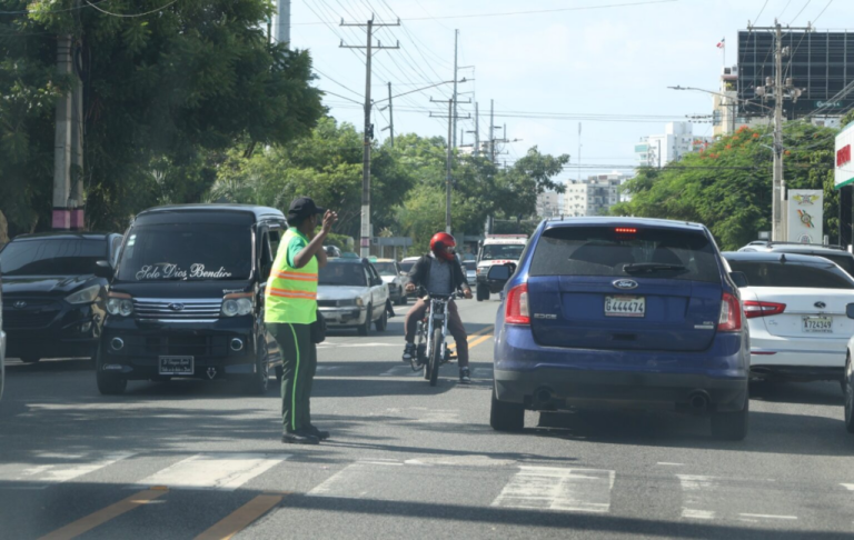 ¿Se quitarán los agentes de la Digesett de las intersecciones del Gran Santo Domingo?