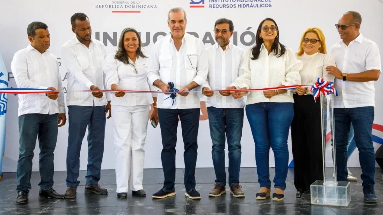 Abinader inaugura nuevas obras en Azua