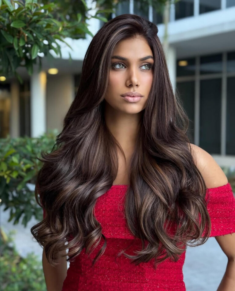 ¡Una mami orgullosa! Lili Estefan durante la coronación de su hija, Lina Luaces, como Miss Cuba Universo