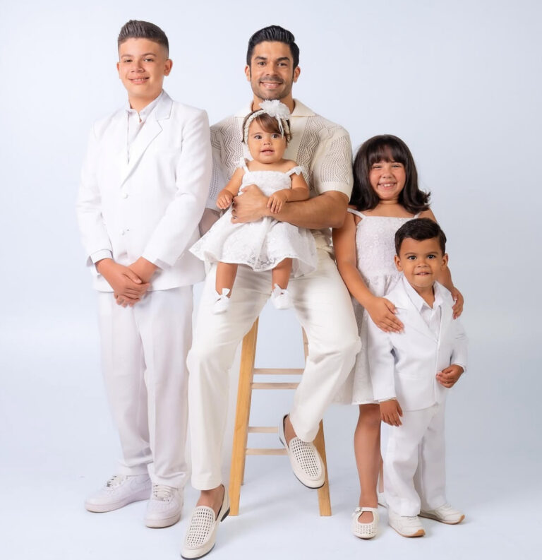 Jerry Rivera posa junto a sus nietos y genera miles de comentarios