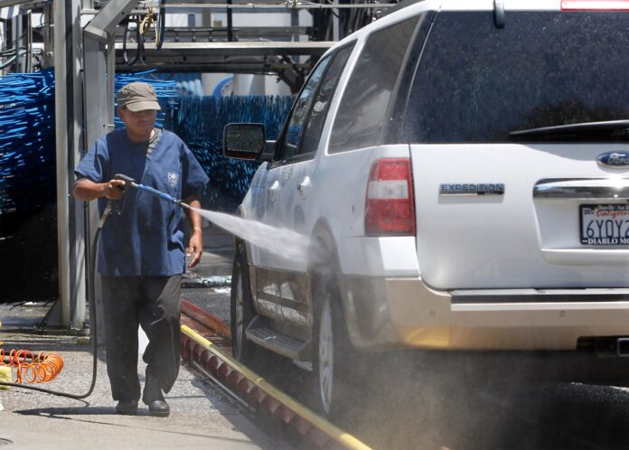 Lavado-de-autos-en-California.jpg