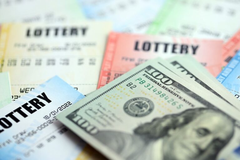 Mujer de Carolina del Sur gana $500,000 por descuido de su esposo en la lotería