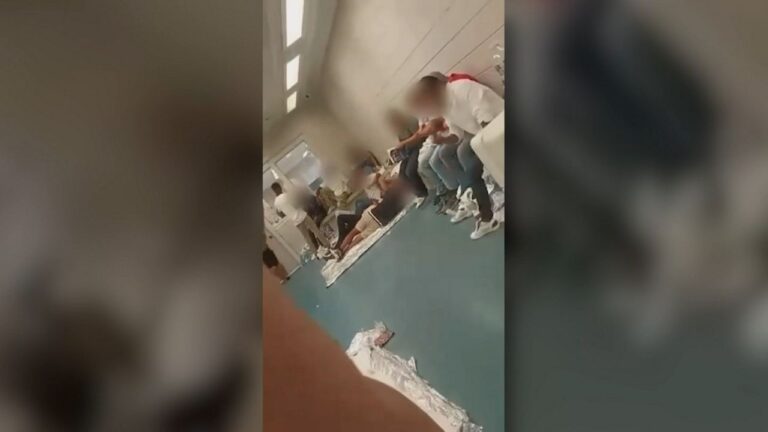 Video muestra condiciones de detenidos por ICE