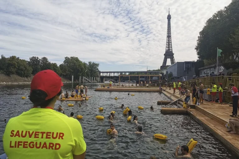 París abre a bañistas las aguas del río Sena