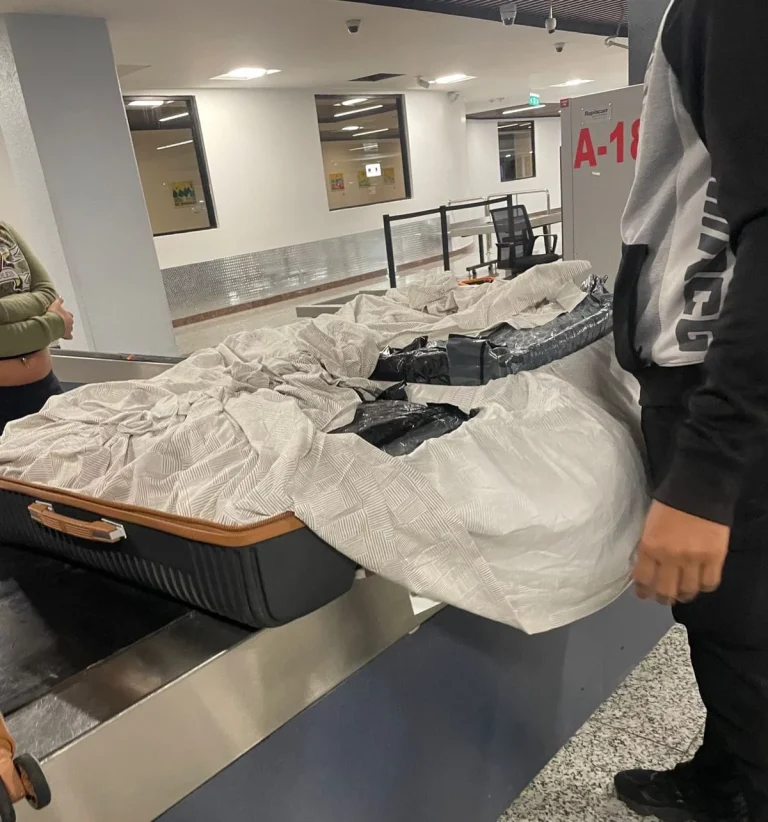 Detenida en Las Américas con 60 paquetes de marihuana