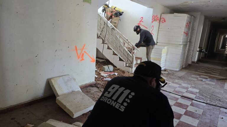 Emplean drones del 911 durante simulacro de terremoto con colapso estructural