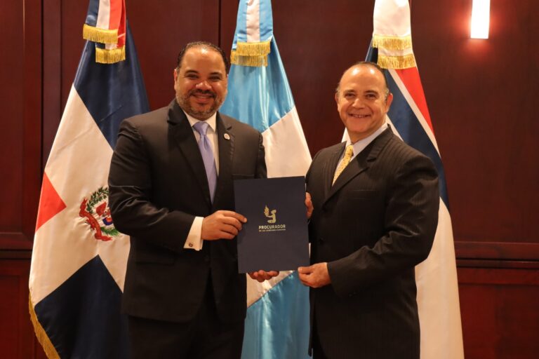 Defensor del Pueblo recibe reconocimiento internacional #FVDigital