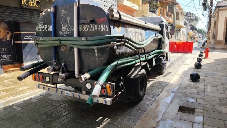 Comerciantes de la Zona Colonial denuncian falta de agua potable los lleva a la quiebra #FVDigital