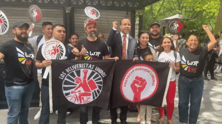 Deliveristas a favor de baterías certificadas