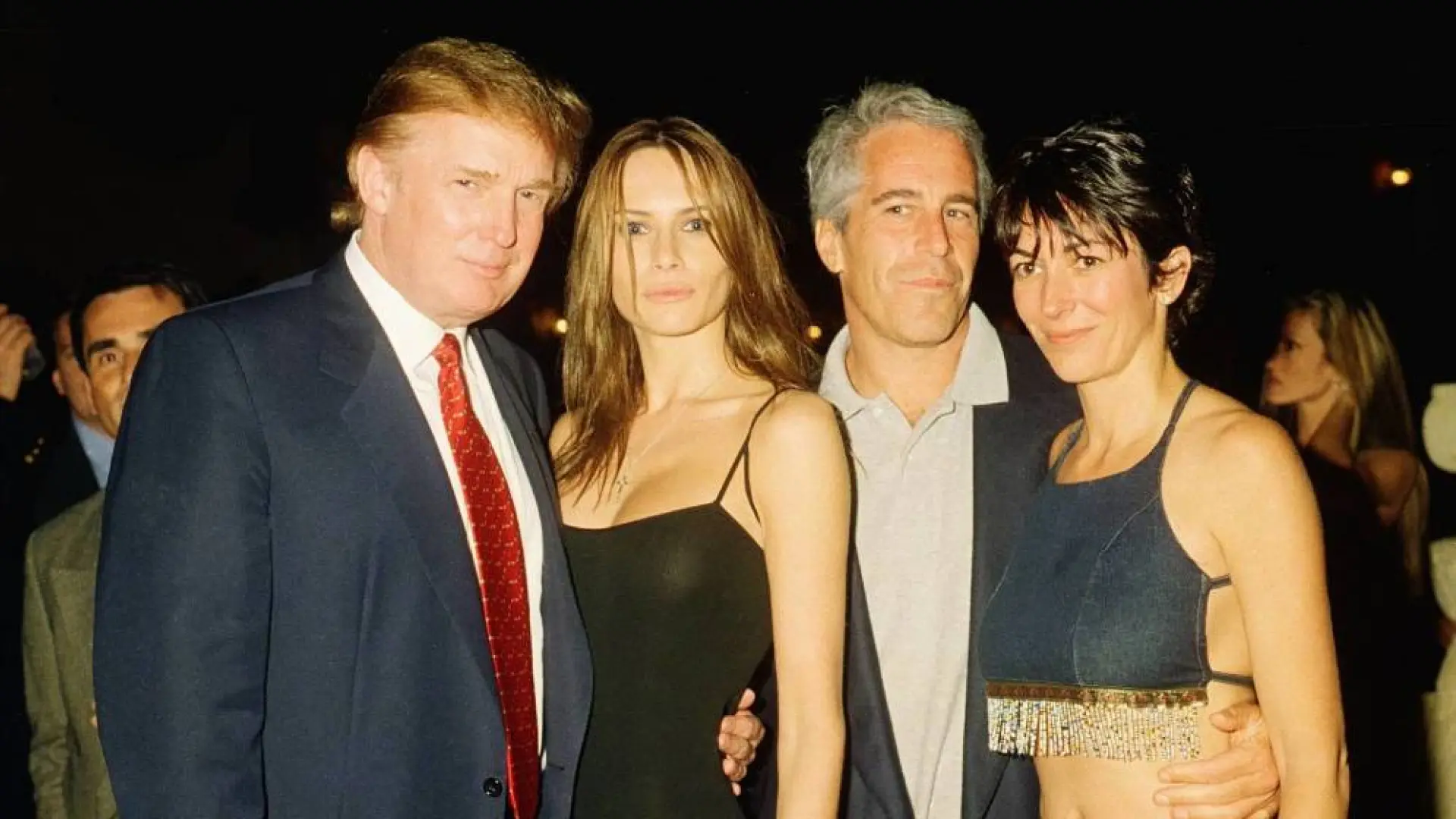 donald-trump-melania-trump-jeffrey-epstein-y-ghislaine-maxwell-en-una-foto-de-archivo.jpeg