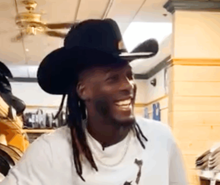 Elly de la Cruz llegó a 100 hits en la presente temporada   #FVDigital