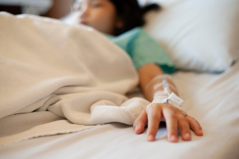 Niña sobreviviente de cáncer ruega que no deporten a su papá de EE.UU.