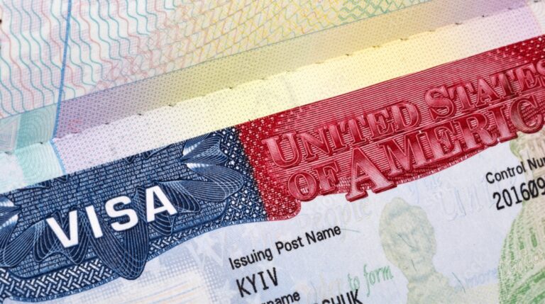 Estados Unidos ajustará sus tarifas migratorias por la nueva ley de Trump: nuevos precios de la visa de turista