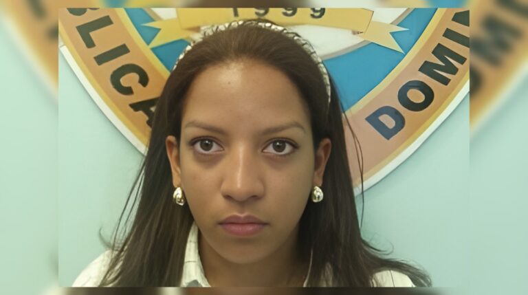 Detienen a mujer acusada de acoso y amenazas en redes sociales #FVDigital #FelixVictorino