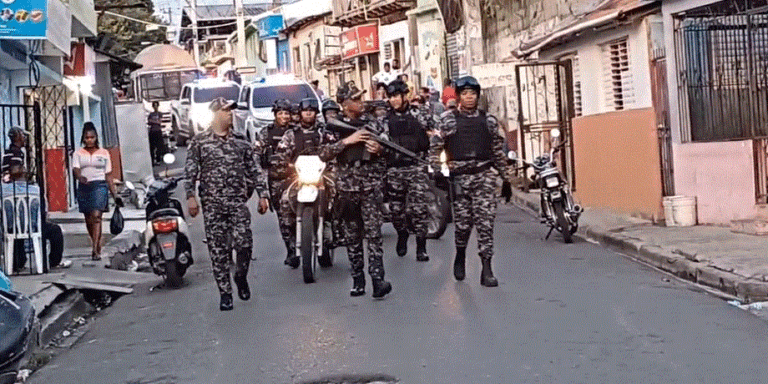 Realizan operativo policial en busca de desaprensivos en barrios