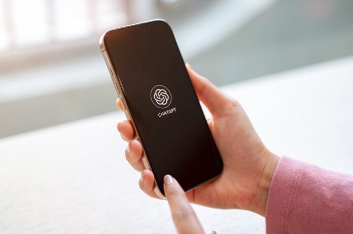 chatgpt-prestar-dinero_shutterstock_2581391999.jpg
