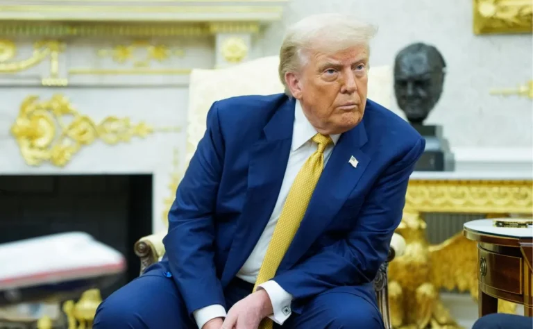 Trump dona el primer salario de segundo mandato a la renovación de la Casa Blanca