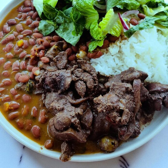 higado-arroz-y-habichuelas.jpg