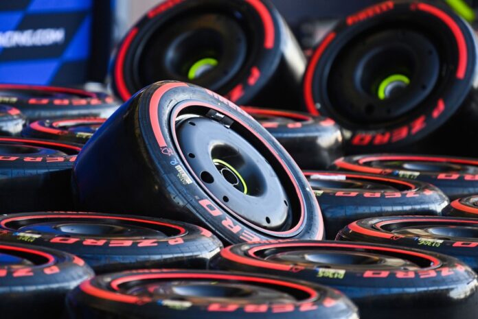 pneumatici-pirelli-nel-paddock.jpg