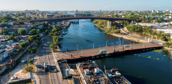 puente-flotante-sobre-el-rio-Ozama-600x293.png