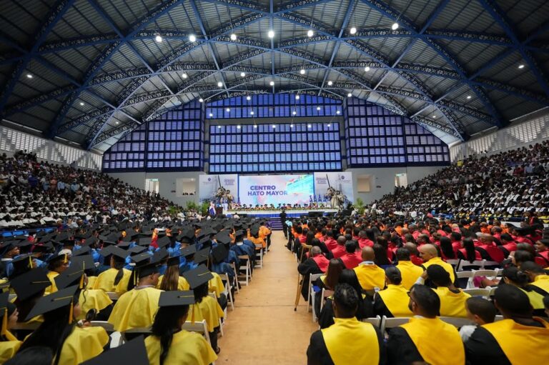 UASD gradúa a 1,577 profesionales de la región Este – #DeInteres   #FVDigital