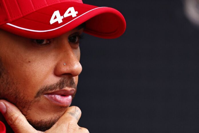 1758565114_lewis-hamilton-ferrari.jpg