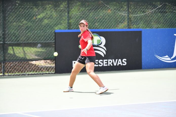 Ana-Paula-Vega-en-accion-este-martes-en-la-Competencia-Final-ITF-Cotecc-U12-Por-Equipos.jpeg