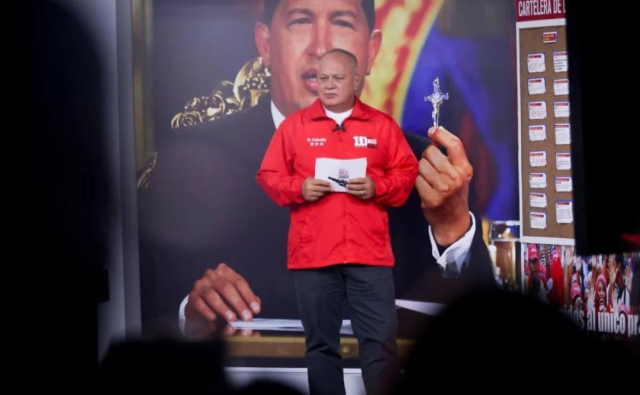 Diosdado-Cabello-Con-el-Mazo-Dando.webp.webp