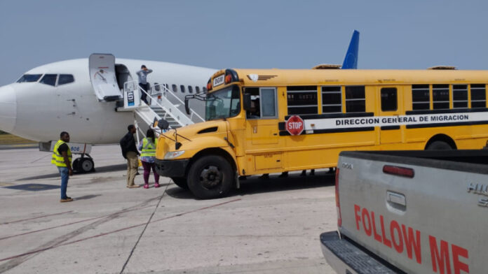 Dominicanos-deportados.jpeg