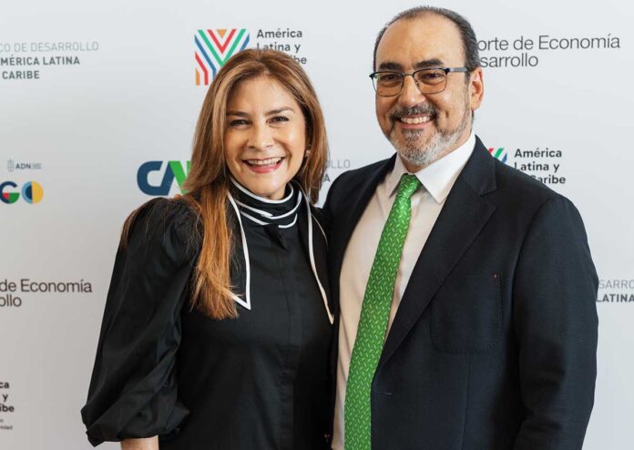 Presidente-del-Banco-de-Desarrollo-de-America-Latina-reconoce-liderazgo-de-Carolina-Mejia.jpg