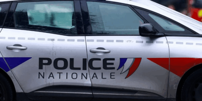 coche-policia-francia-klL-1024x512@diario_abc.png