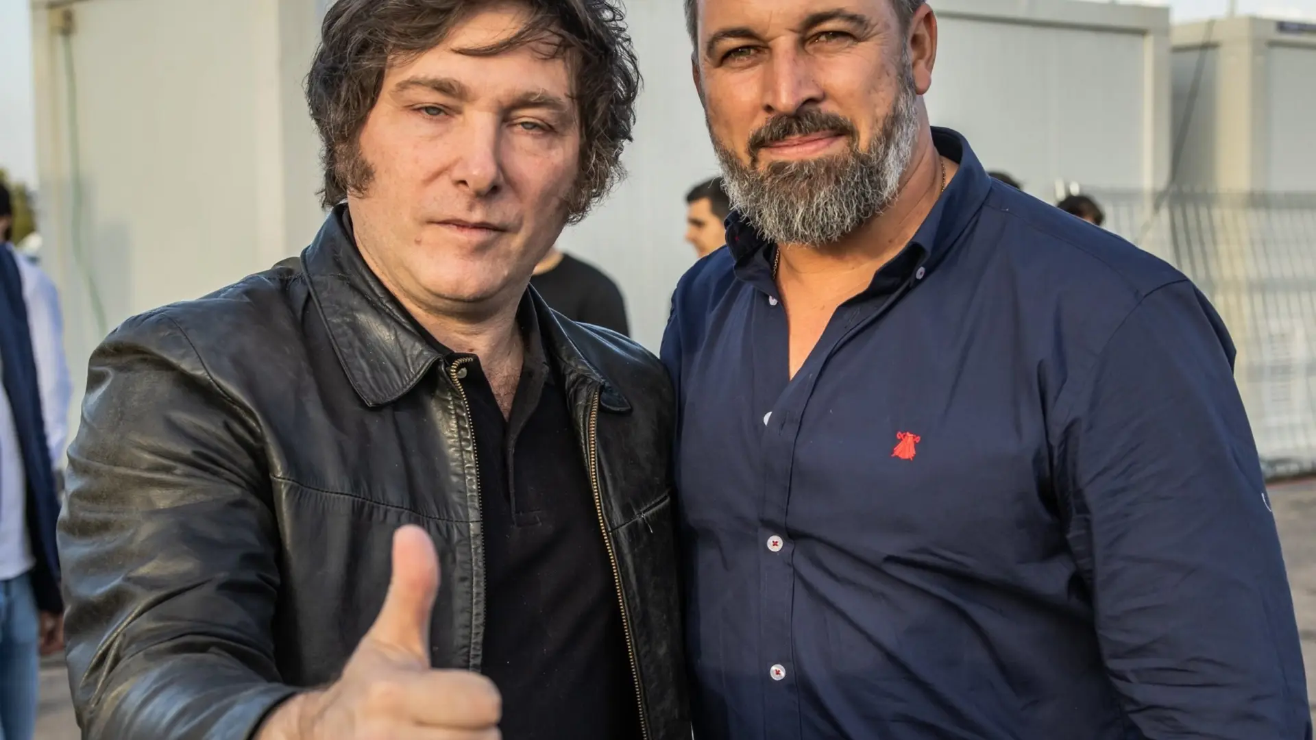 el-ultraderechista-y-ultraliberal-javier-milei-con-el-lider-de-vox-santiago-abascal.jpeg