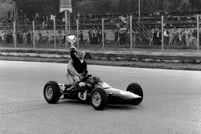 jim-clark-lotus-25-climax-le-d.jpg